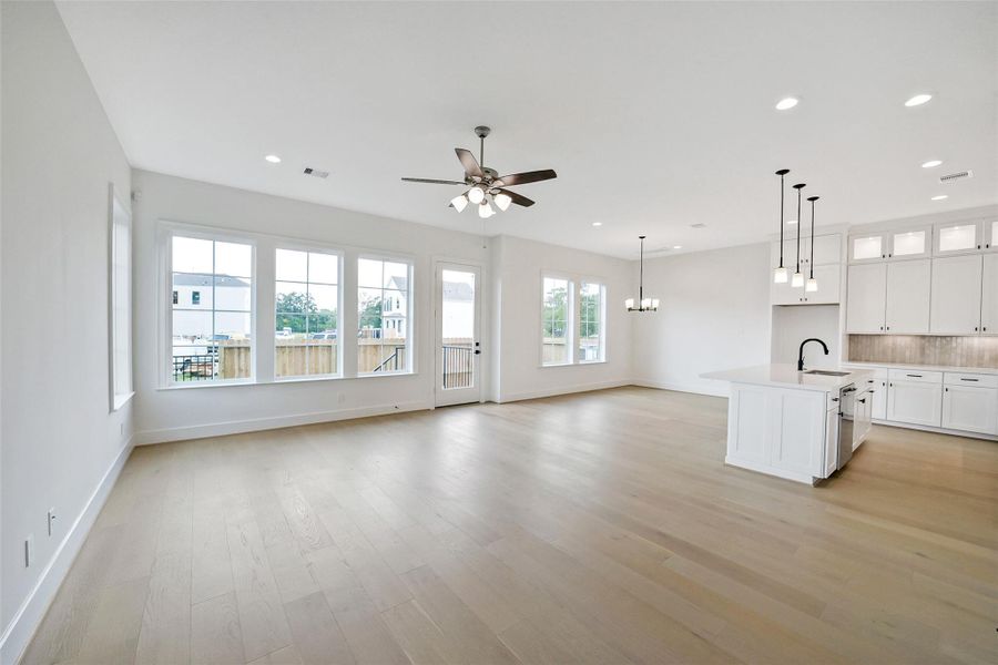 Spacious, unfurnished interior of a new home in Reserve in Memorial, Houston (Image 22). Spacious, unfurnished interior of a new home in Reserve in Memorial, Houston (Image 22).