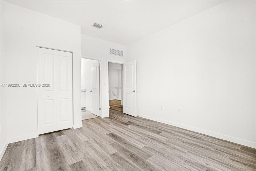Spacious, unfurnished interior of a new home in , Miami (Image 61).