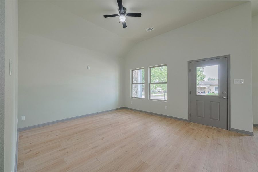 Spacious, unfurnished interior of a new home in , Baytown (Image 19). Spacious, unfurnished interior of a new home in , Baytown (Image 19).