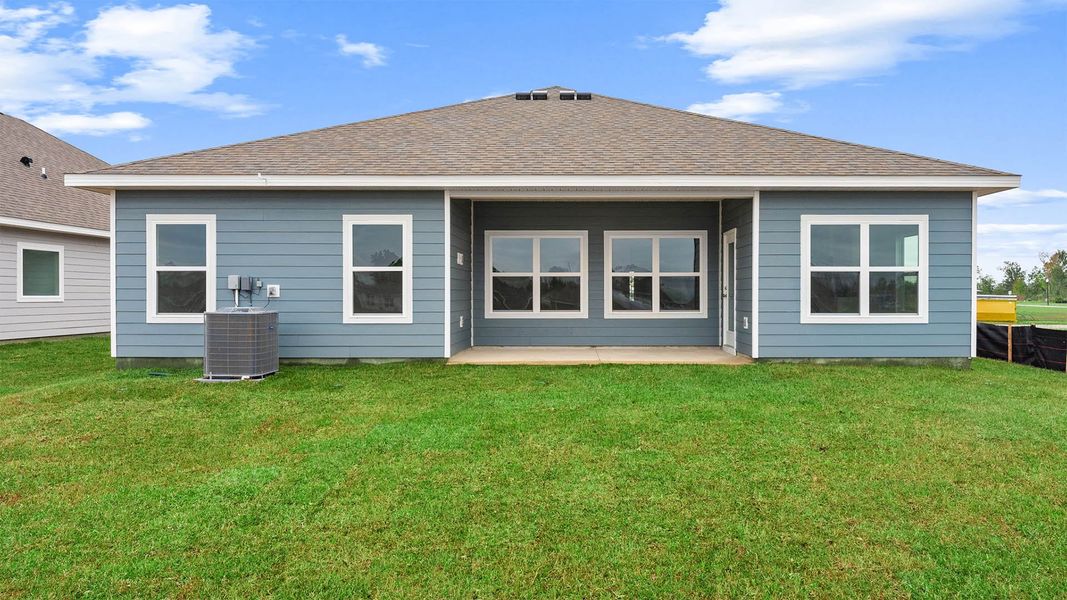 Exterior details and patio area of a home in Hodges Bayou Plantation, Panama City (Image 3).