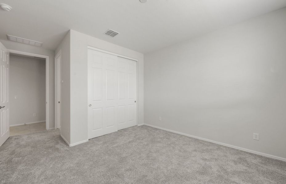 Spacious, unfurnished interior of a new home in Sun City Anthem at Merrill Ranch, Florence (Image 22).
