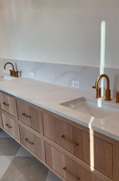 Countertop space from one end to the other with a generous amount of drawer space.