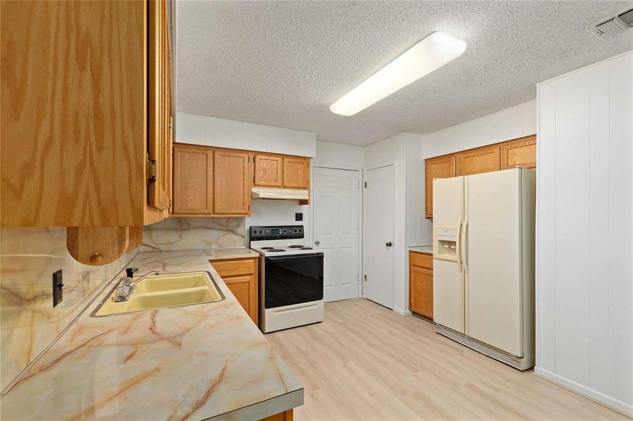 Furnished interior view inside a new home in , Brownwood (Image 9).