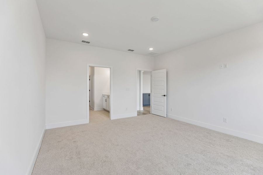 Spacious, unfurnished interior of a new home in Glenview Farms, Murfreesboro (Image 47).