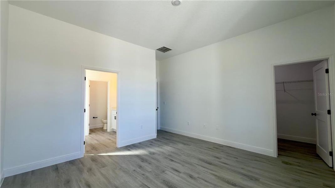 Spacious, unfurnished interior of a new home in , Ocala (Image 16).
