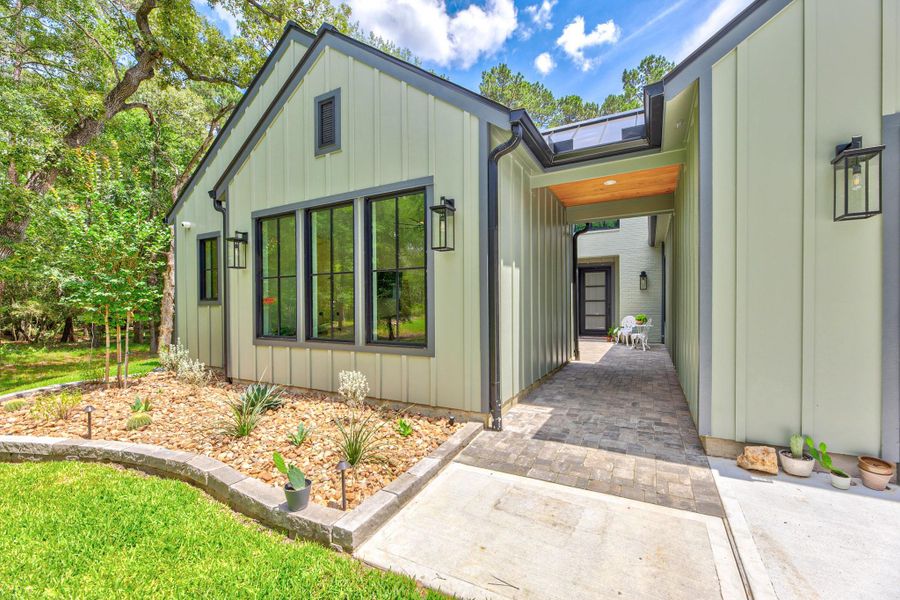Exterior details and patio area of a home in , Magnolia (Image 30).