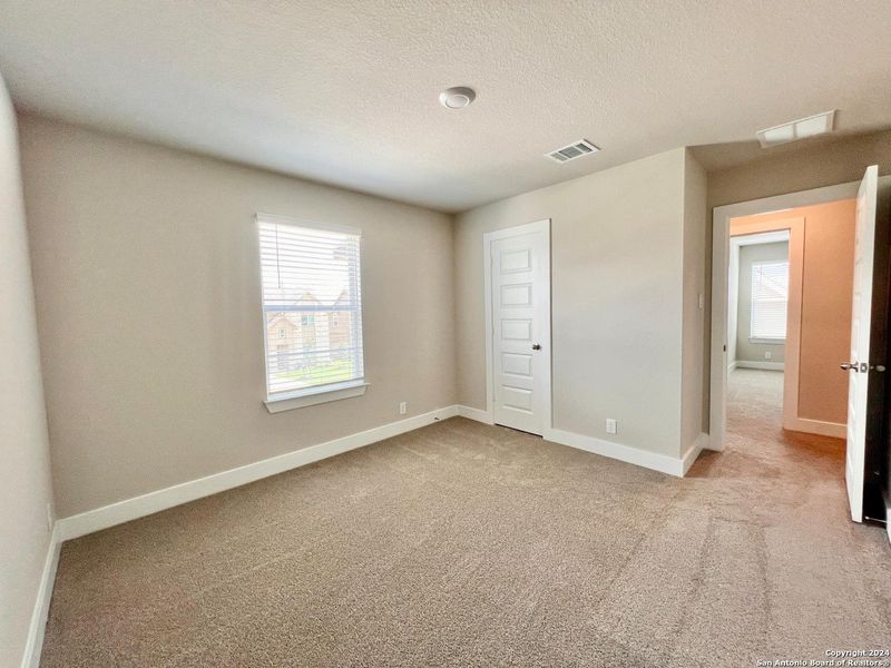 Spacious, unfurnished interior of a new home in Brookstone Creek, San Antonio (Image 41). Spacious, unfurnished interior of a new home in Brookstone Creek, San Antonio (Image 41).