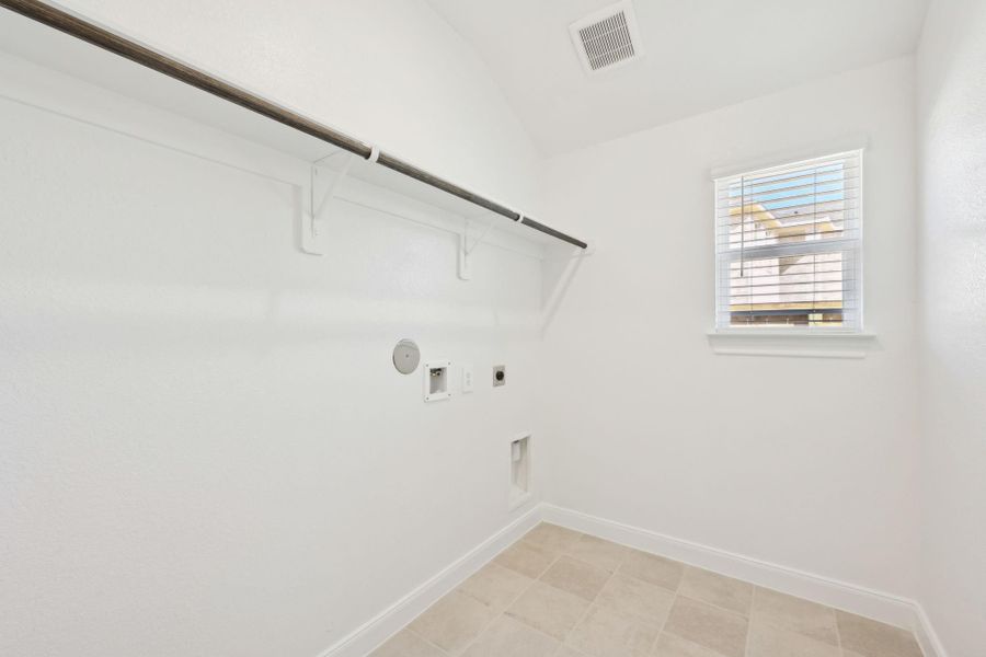 Spacious, unfurnished interior of a new home in Landing Meadows - Traditional Series, New Caney (Image 18).