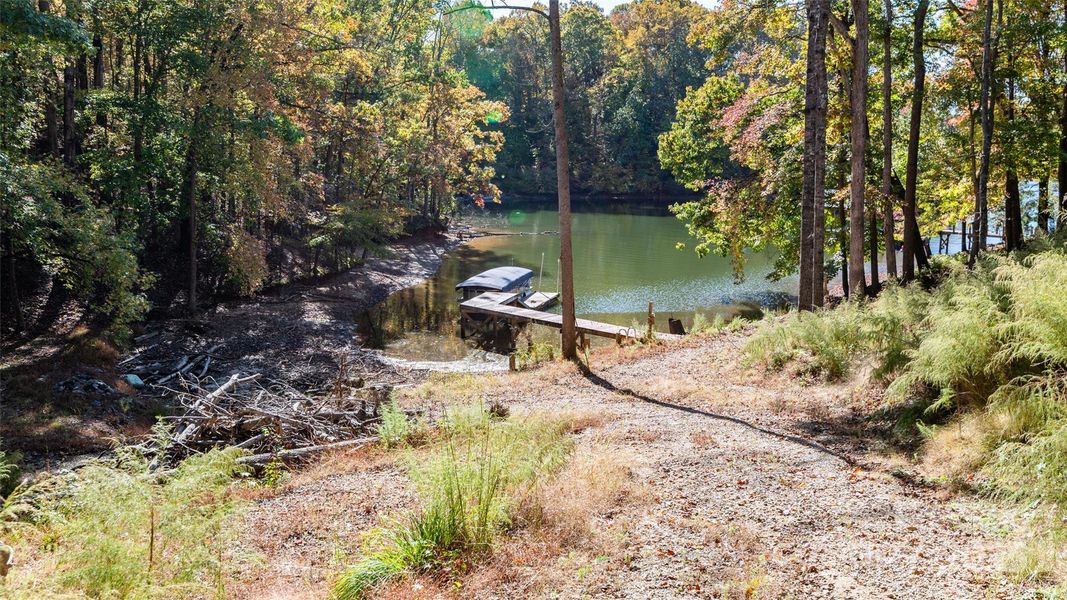 Natural landscape and outdoor views near in Statesville (Image 31). Natural landscape and outdoor views near in Statesville (Image 31).