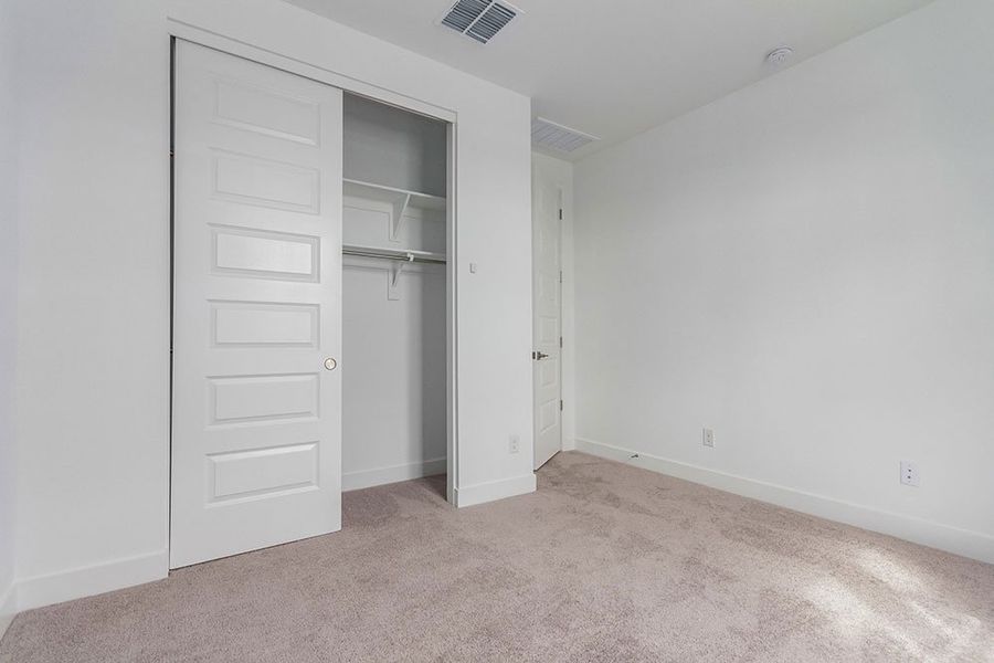Spacious, unfurnished interior of a new home in Hawes Crossing, Mesa (Image 16). Spacious, unfurnished interior of a new home in Hawes Crossing, Mesa (Image 16).