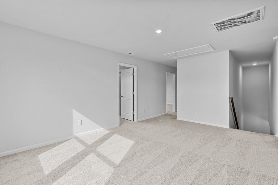 Spacious, unfurnished interior of a new home in Hanes Lake, Winston-Salem (Image 28).