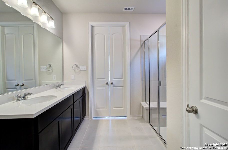 Furnished interior view inside a new home in , New Braunfels (Image 10).