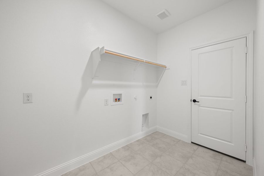 Spacious, unfurnished interior of a new home in Mockingbird Hills, Joshua (Image 34).