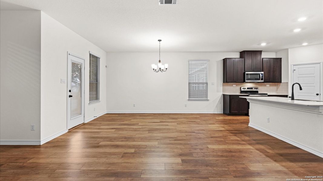 Spacious, unfurnished interior of a new home in Canyon Crest, San Antonio (Image 33). Spacious, unfurnished interior of a new home in Canyon Crest, San Antonio (Image 33).