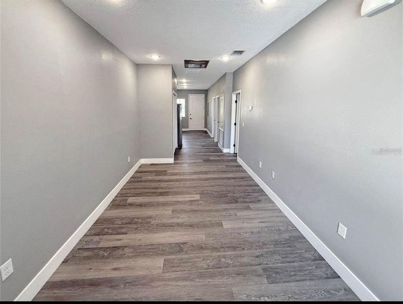 Spacious, unfurnished interior of a new home in , Lake Wales (Image 10).