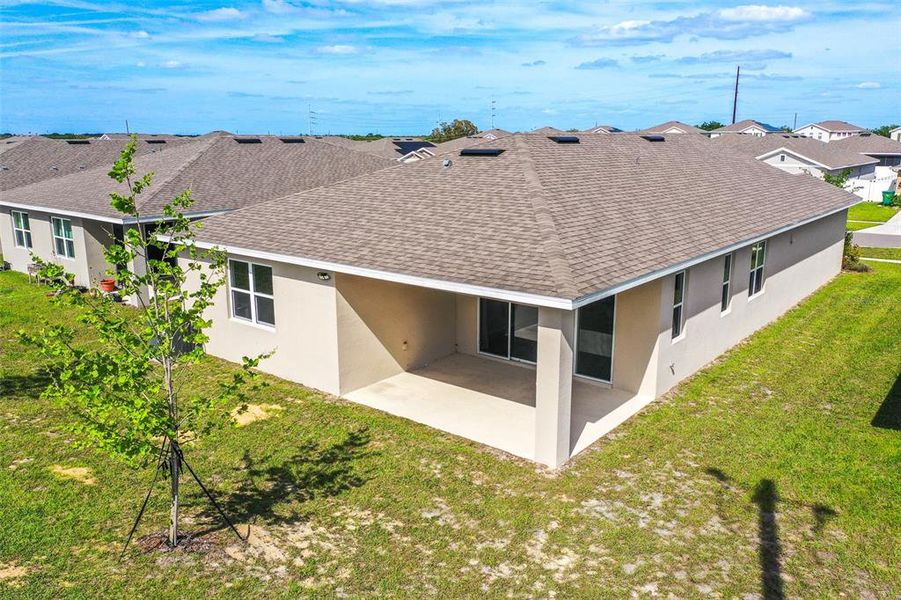 Exterior details and patio area of a home in , Haines City (Image 3).
