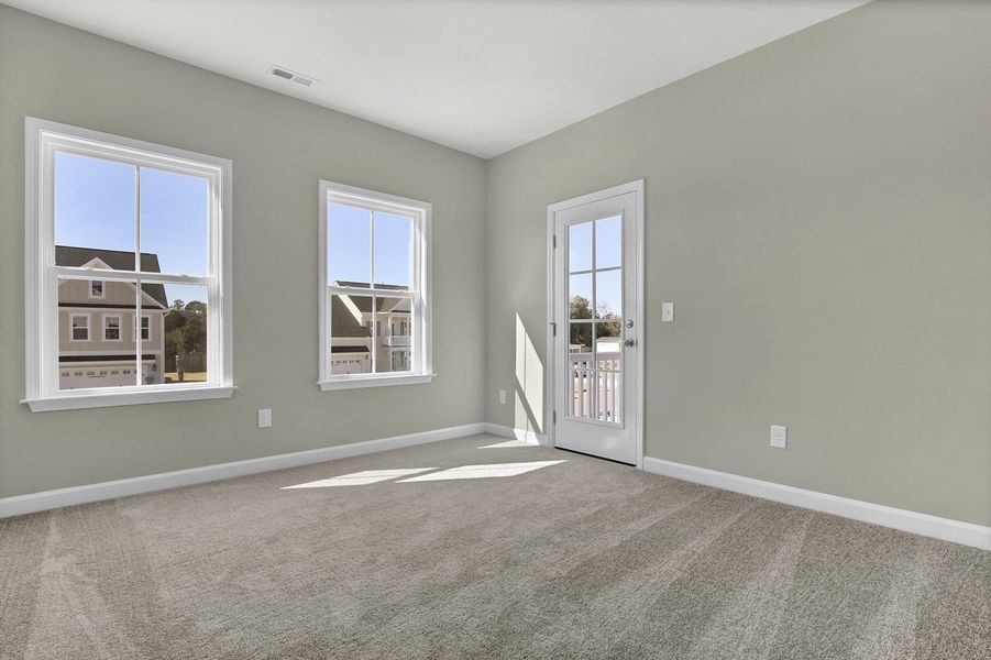 Spacious, unfurnished interior of a new home in East Wynd, Hampstead (Image 28).