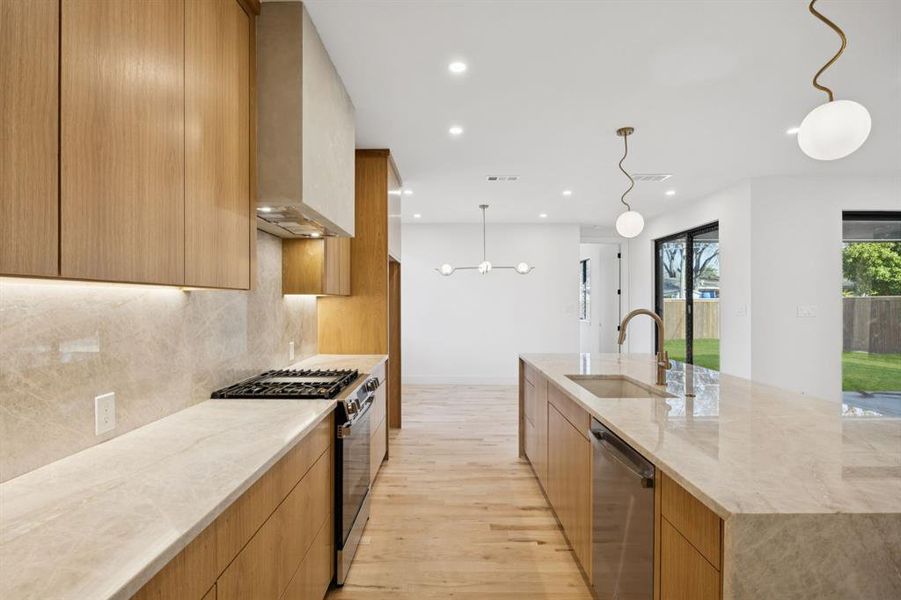 Furnished interior view inside a new home in , Dallas (Image 7).