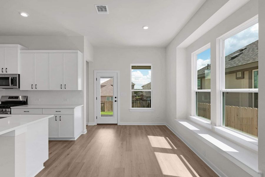 Spacious, unfurnished interior of a new home in Nolina, Georgetown (Image 21).