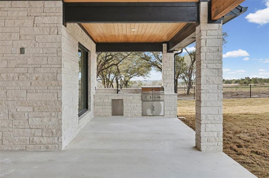 Exterior details and patio area of a home in , Temple (Image 3).