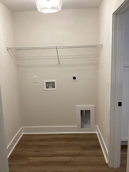 Spacious, unfurnished interior of a new home in , Hollywood (Image 10).