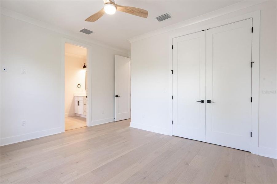 Spacious, unfurnished interior of a new home in , St. Petersburg (Image 46).