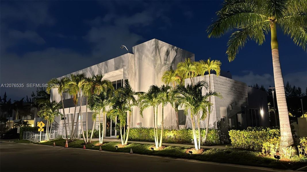 Condo located in Doral, FL showcasing its design and architecture (Image 5).
