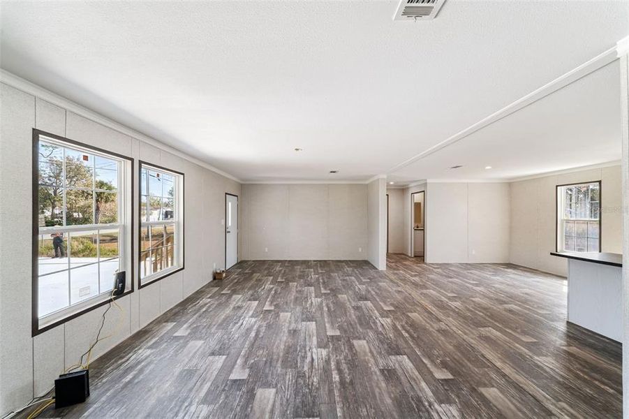 Spacious, unfurnished interior of a new home in , Orlando (Image 8).