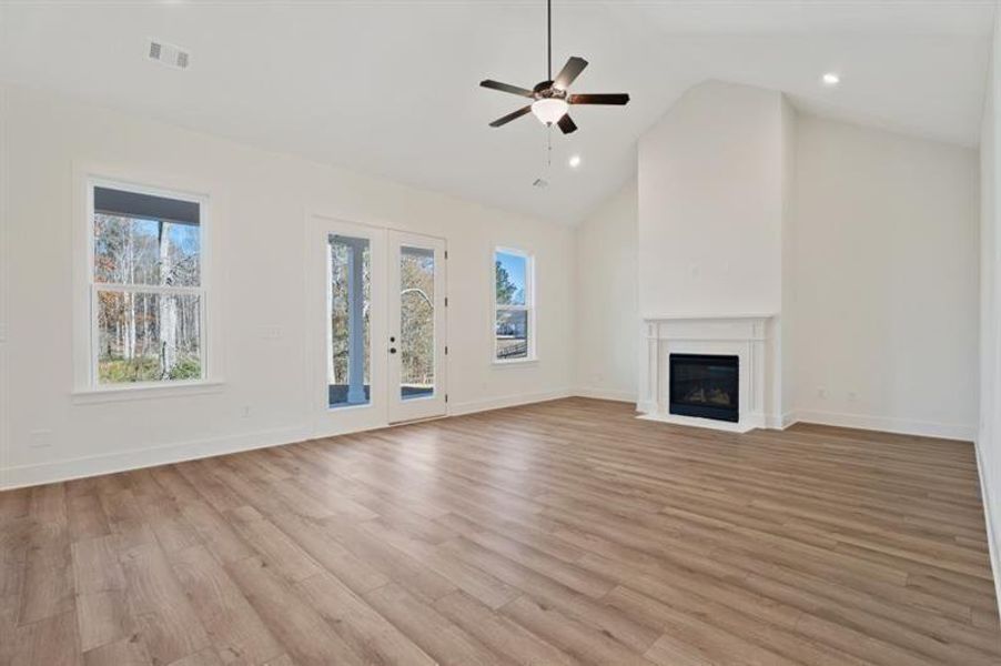 Spacious, unfurnished interior of a new home in , Gainesville (Image 25).