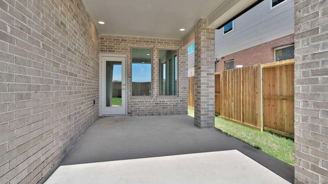 Exterior details and patio area of a home in Candela, Richmond (Image 3).