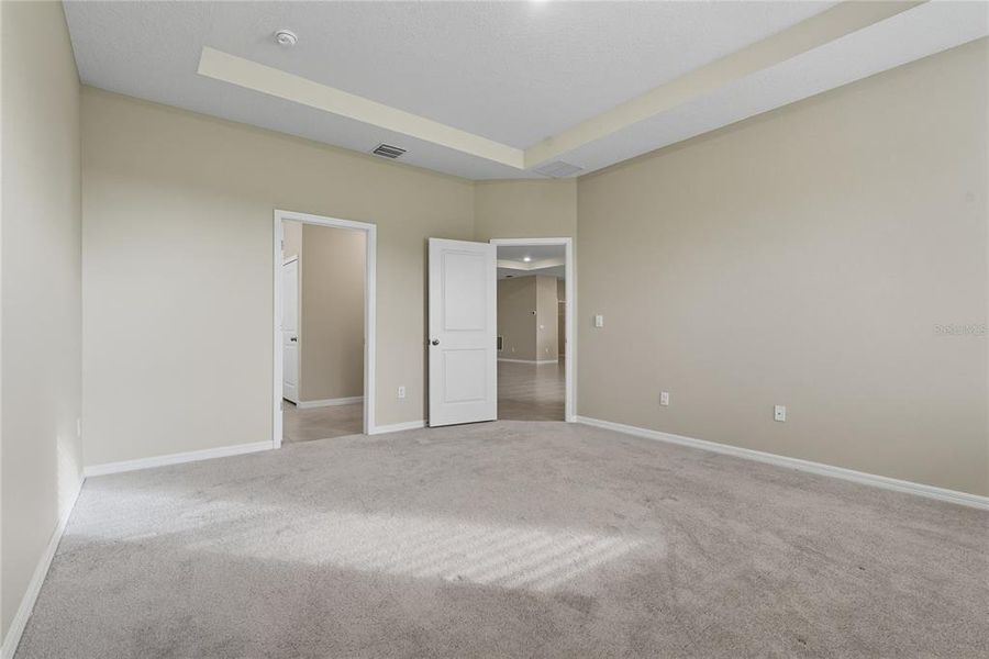 Spacious, unfurnished interior of a new home in , Dade City (Image 18).
