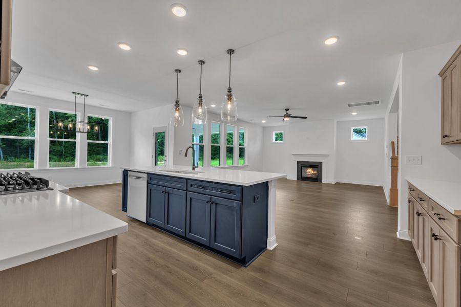 Representative furnished interior of a home built from the The Hampton by RobuckHomes in Kennebec Crossing, Angier (Image 77). Representative furnished interior of a home built from the The Hampton by RobuckHomes in Kennebec Crossing, Angier (Image 77).