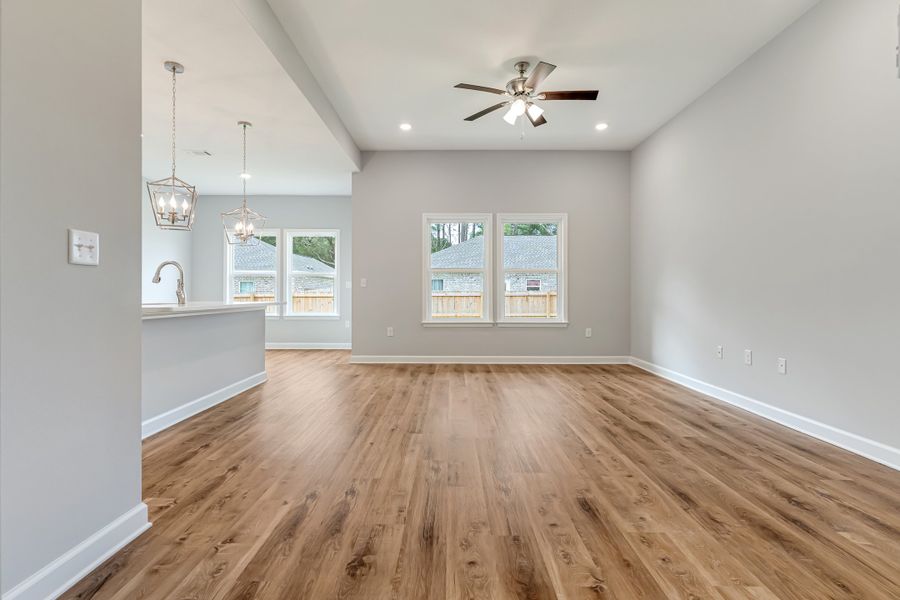 Spacious, unfurnished interior of a new home in Oak Hollow, Crestview (Image 29).