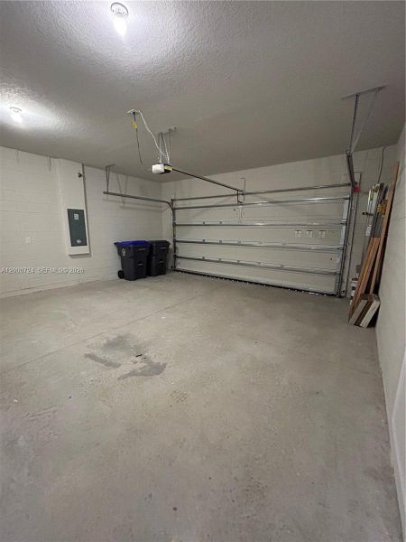 Spacious, unfurnished interior of a new home in Brooks Landing, Titusville (Image 12).