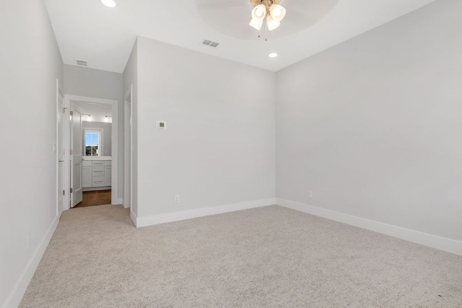 Spacious, unfurnished interior of a new home in Echo Park, Suwanee (Image 37).