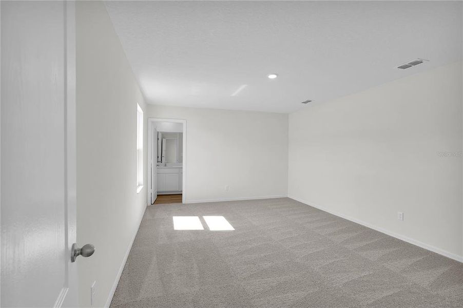 Spacious, unfurnished interior of a new home in , Palm Coast (Image 13).