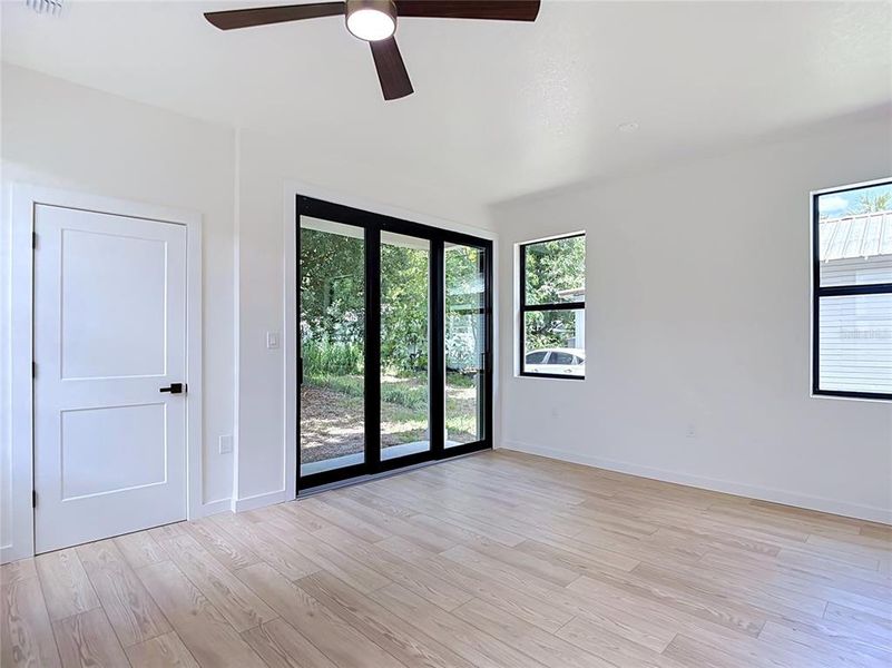 Spacious, unfurnished interior of a new home in , Tampa (Image 23).