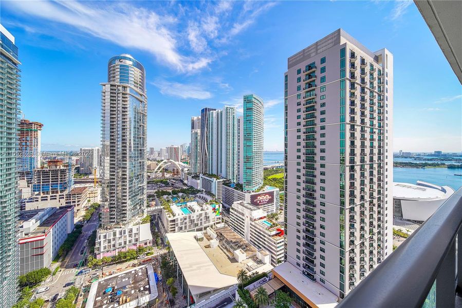 Condo located in Miami, FL showcasing its design and architecture (Image 4).