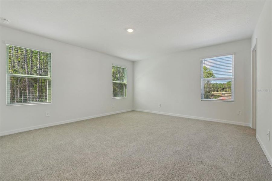 Spacious, unfurnished interior of a new home in Bradford Park, Ormond Beach (Image 30).