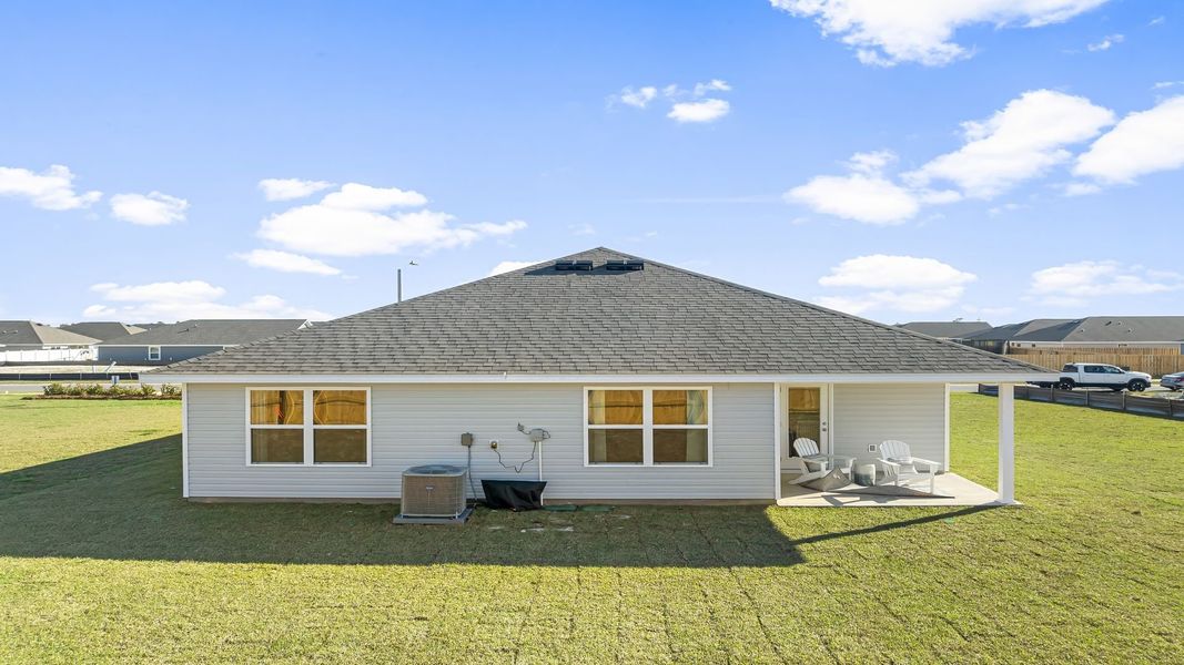 Exterior details and patio area of a home in Park Place, Panama City (Image 21).