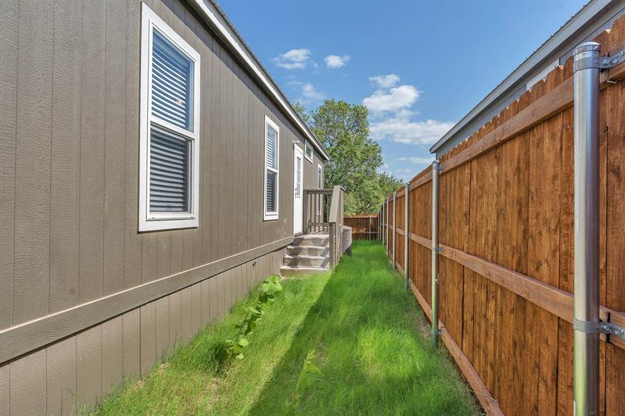 Exterior details and patio area of a home in , Granbury (Image 20).
