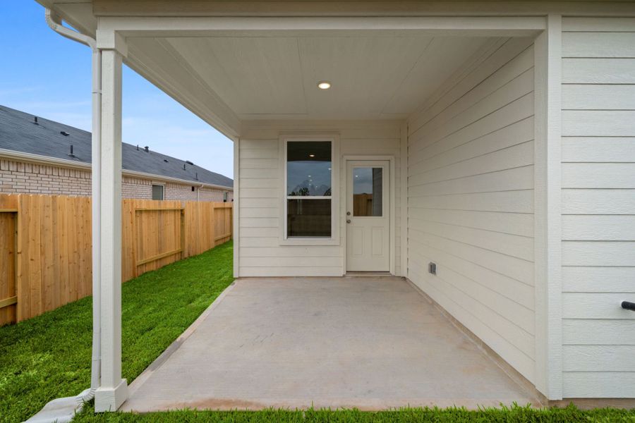 Exterior details and patio area of a home in Montgomery Bend, Montgomery (Image 3).