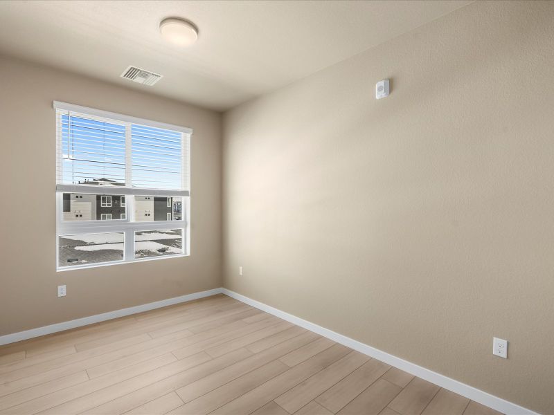 Spacious, unfurnished interior of a new home in Gateway Commons, Denver (Image 17).