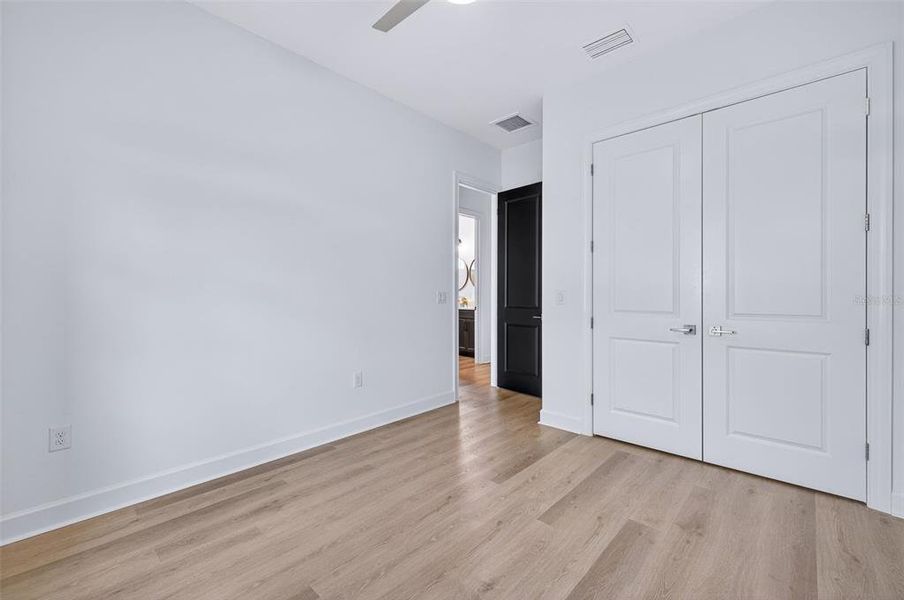 Spacious, unfurnished interior of a new home in , Cape Coral (Image 22).