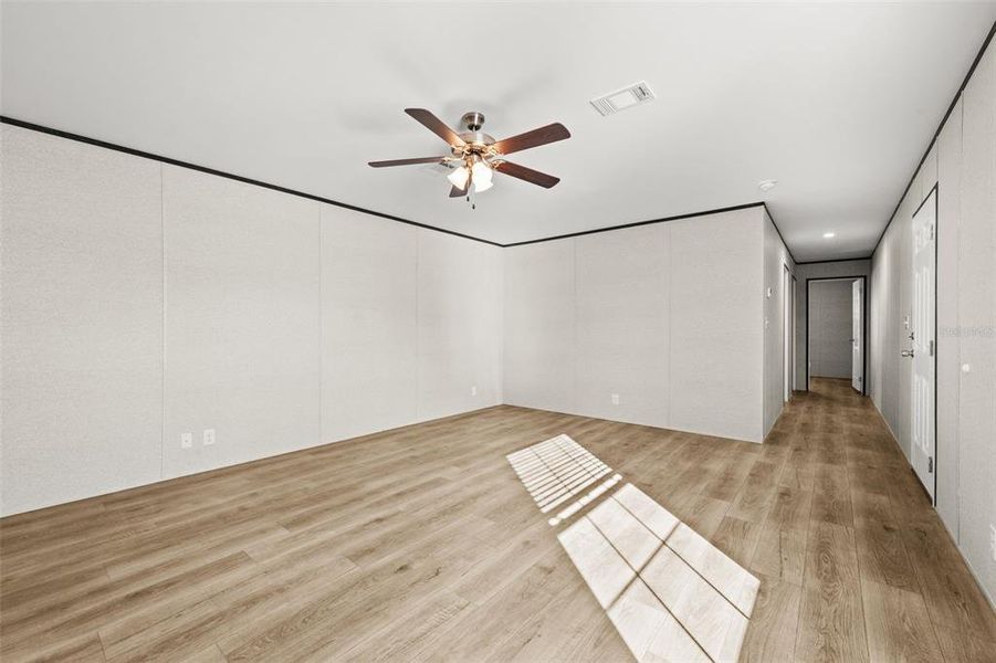 Spacious, unfurnished interior of a new home in , Bronson (Image 11).