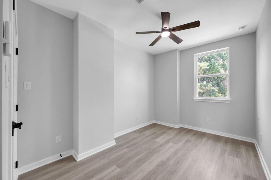 Spacious, unfurnished interior of a new home in , Willis (Image 31).