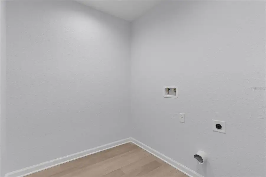 Spacious, unfurnished interior of a new home in , Ocklawaha (Image 25). Spacious, unfurnished interior of a new home in , Ocklawaha (Image 25).