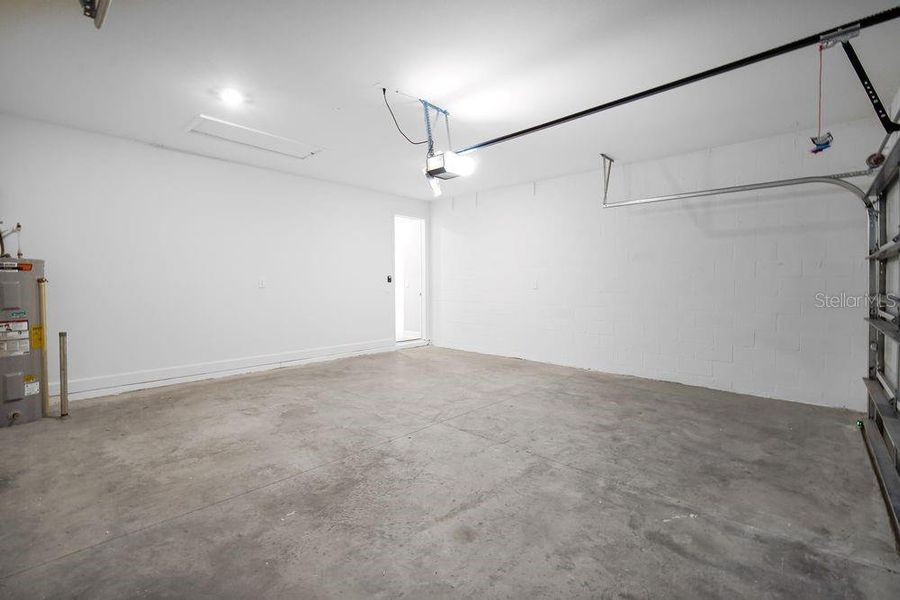 Spacious, unfurnished interior of a new home in Timber Ridge, Plant City (Image 32).