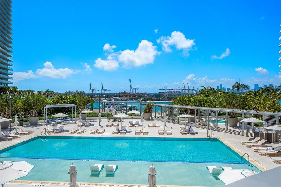 Condo located in Miami Beach, FL showcasing its design and architecture (Image 22).