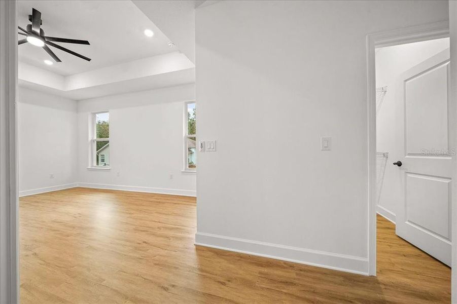 Spacious, unfurnished interior of a new home in , Weeki Wachee (Image 21).